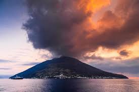 STROMBOLI ITALY- DISCOVER WORLD