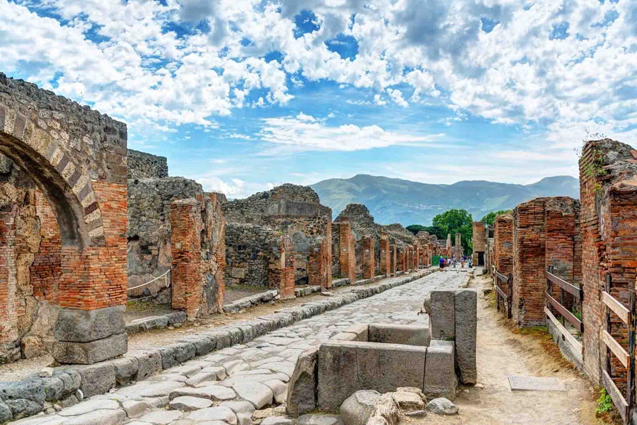 NECROPOLI POMPEI ITALY - DISCOVER WORLD